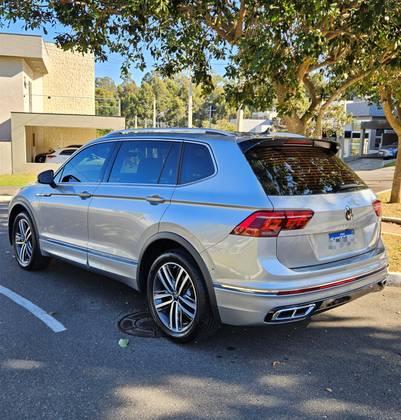 VOLKSWAGEN TIGUAN 2.0 300 TSI GASOLINA ALLSPACE R-LINE AUTOMÁTICO VOLKSWAGEN TIGUAN 2.0 300 TSI GASOLINA ALLSPACE R-LINE AUTOMÁTICO